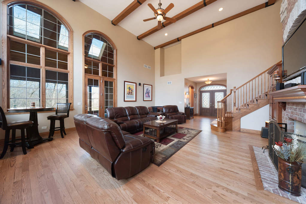 2 Saddle Ridge Court Hawthorn Woods, Illinois 60047 - Living Room