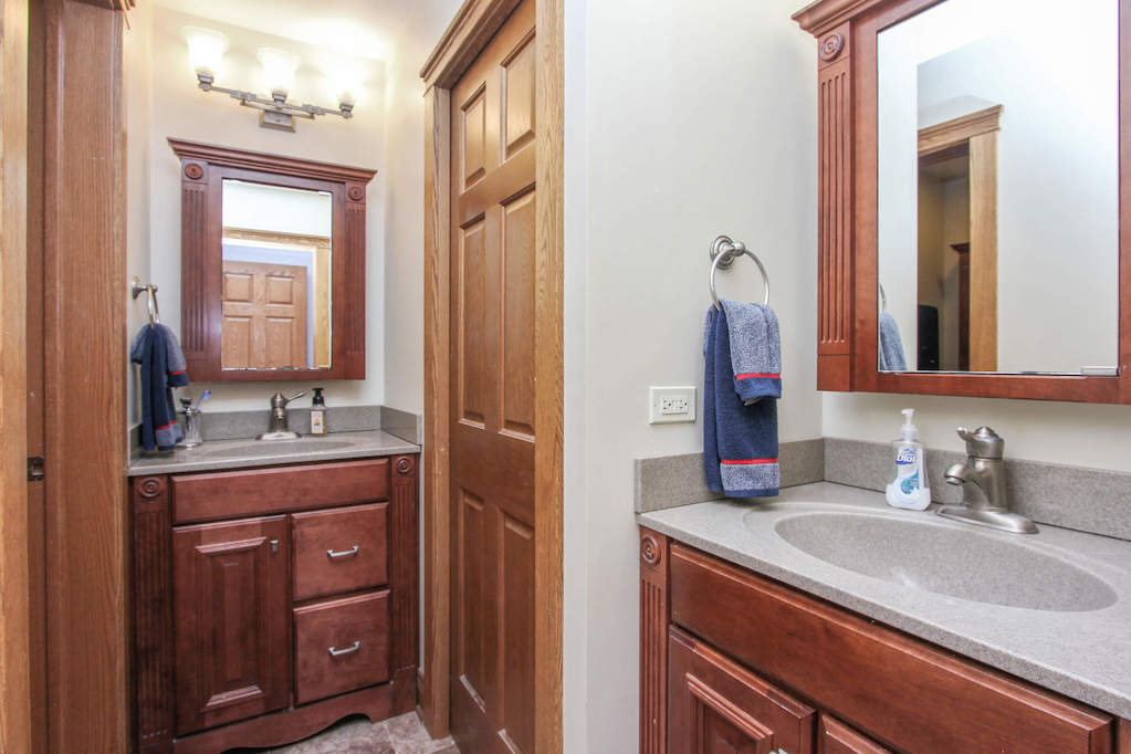 2 Saddle Ridge Court Hawthorn Woods, Illinois 60047 - 3rd Bathroom
