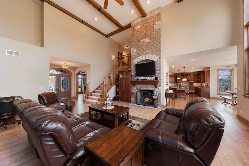 2 Saddle Ridge Court Hawthorn Woods, Illinois 60047 - Living Room