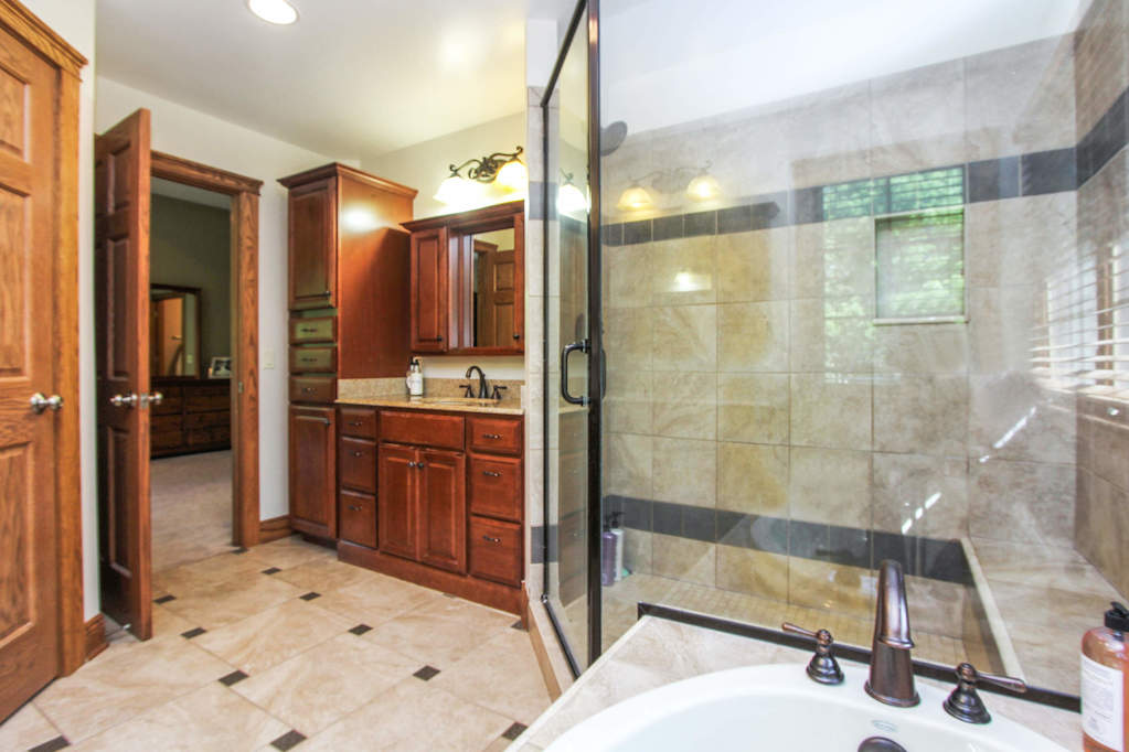 2 Saddle Ridge Court Hawthorn Woods, Illinois 60047 - Master Bathroom