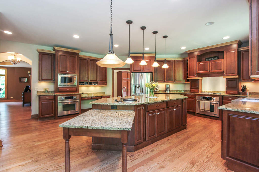 2 Saddle Ridge Court Hawthorn Woods, Illinois 60047 - Kitchen