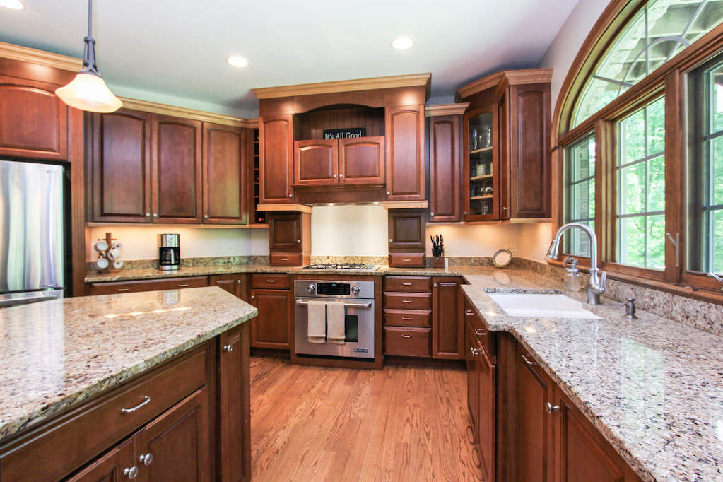 2 Saddle Ridge Court Hawthorn Woods, Illinois 60047 - Kitchen