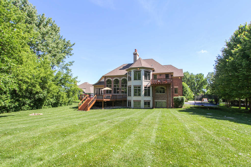 2 Saddle Ridge Court Hawthorn Woods, Illinois 60047 - Back Yard