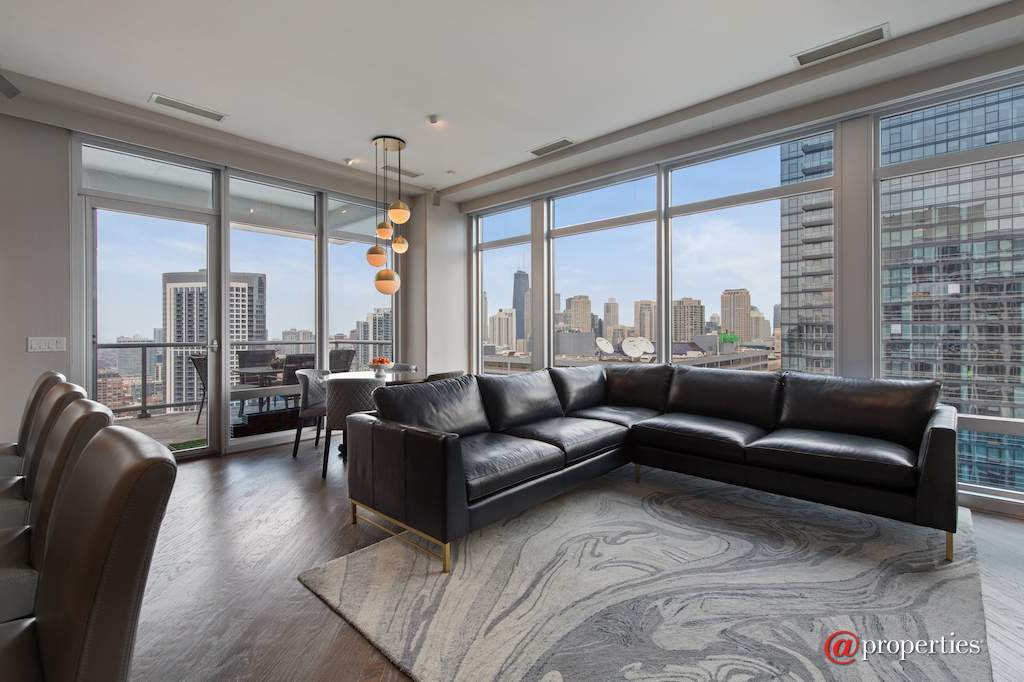 333 N Canal Street #3101 Chicago, Illinois 60606 - Family Room
