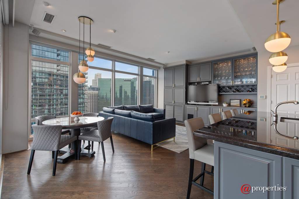 333 N Canal Street #3101 Chicago, Illinois 60606 - Family Room