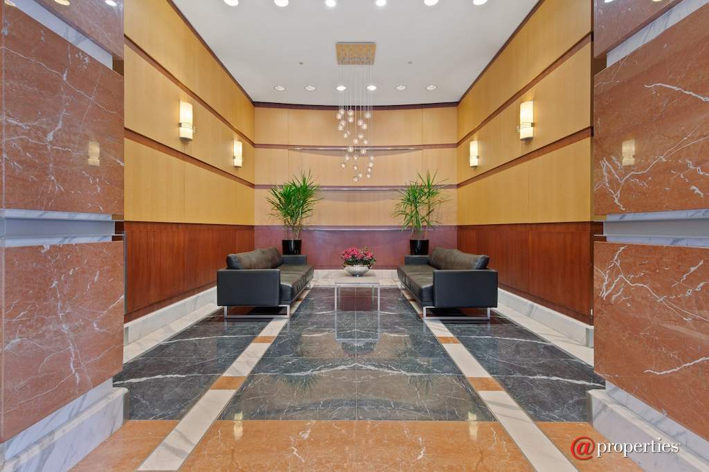 333 N Canal Street #3101 Chicago, Illinois 60606 - Lobby