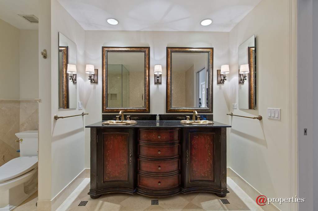 333 N Canal Street #3101 Chicago, Illinois 60606 - Master Bathroom