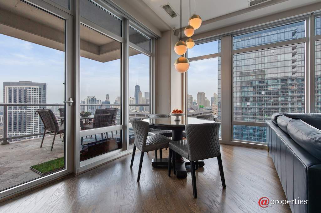333 N Canal Street #3101 Chicago, Illinois 60606 - Family Room / Terrace