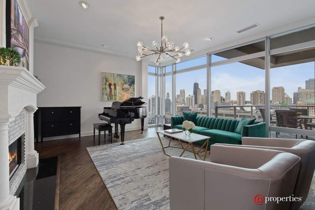 333 N Canal Street #3101 Chicago, Illinois 60606 - Living Room