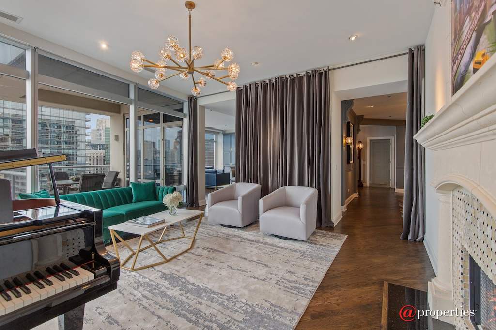 333 N Canal Street #3101 Chicago, Illinois 60606 - Living Room