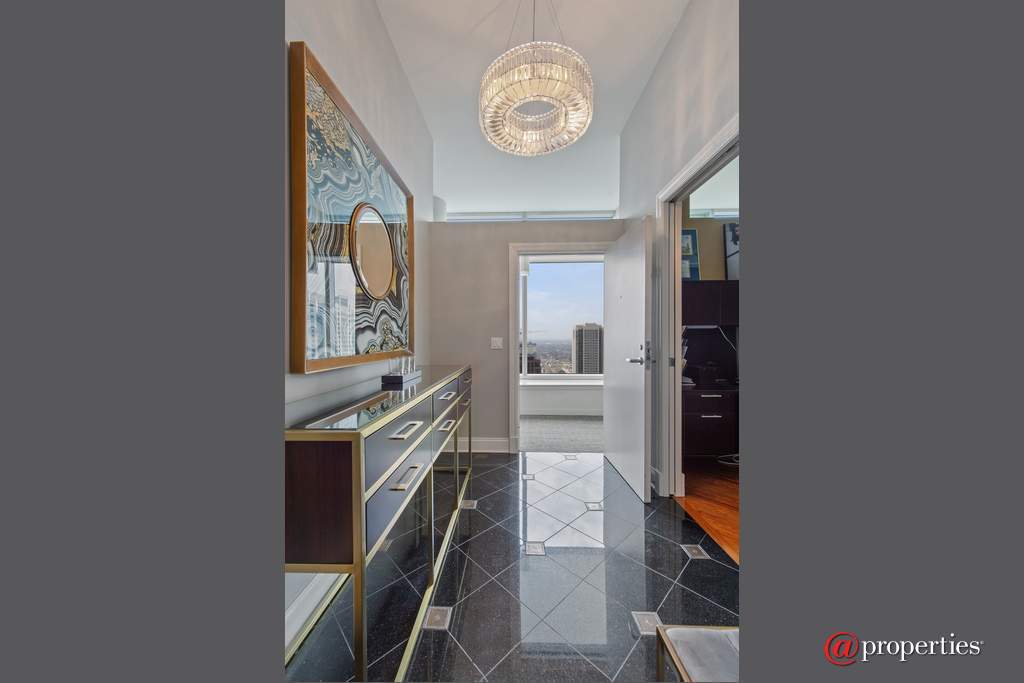 333 N Canal Street #3101 Chicago, Illinois 60606 - Foyer