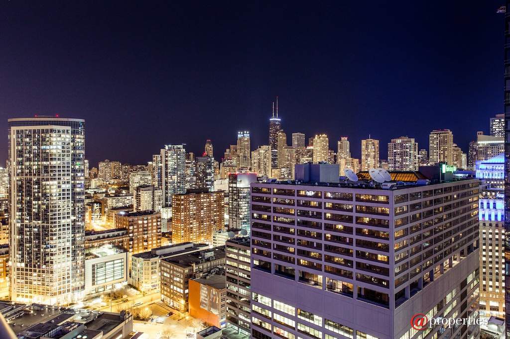 333 N Canal Street #3101 Chicago, Illinois 60606 - Evening Skyline View