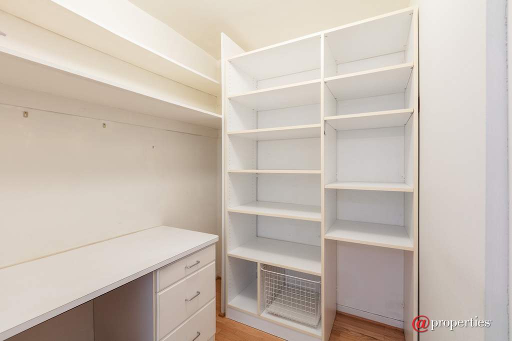1960 N Lincoln Park West #811 Chicago, Illinois 60614 - Office/Storage