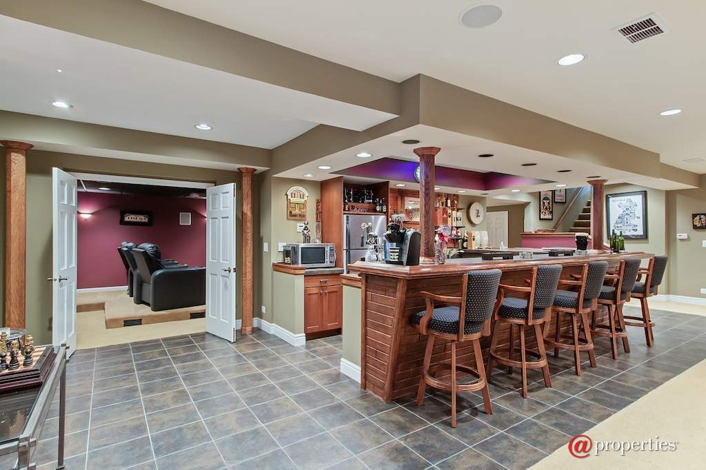 930 Lakewood Drive Barrington, Illinois 60010 - A Great Start to Movie Night!
