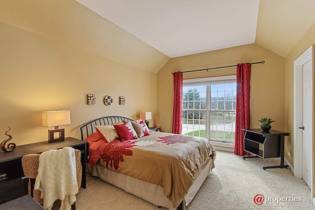 930 Lakewood Drive Barrington, Illinois 60010 - 3rd Bedroom