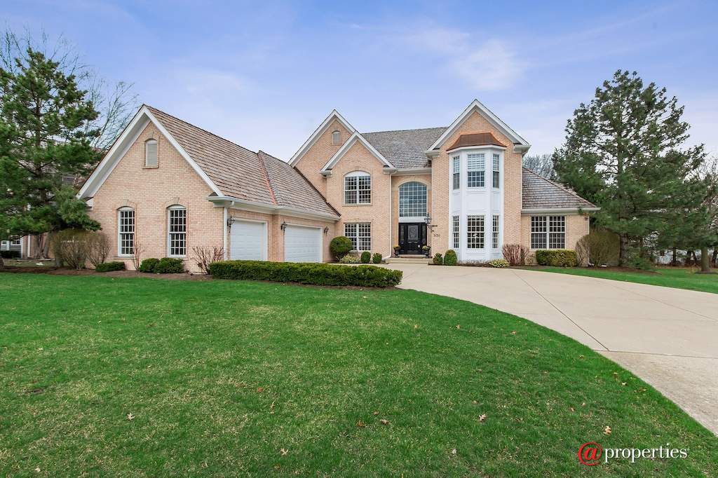930 Lakewood Drive Barrington, Illinois 60010 - Stunning Home for Entertaining