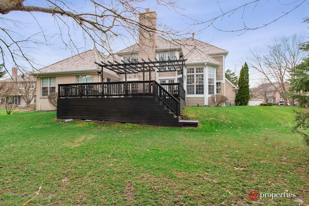 930 Lakewood Drive Barrington, Illinois 60010 - Rear View