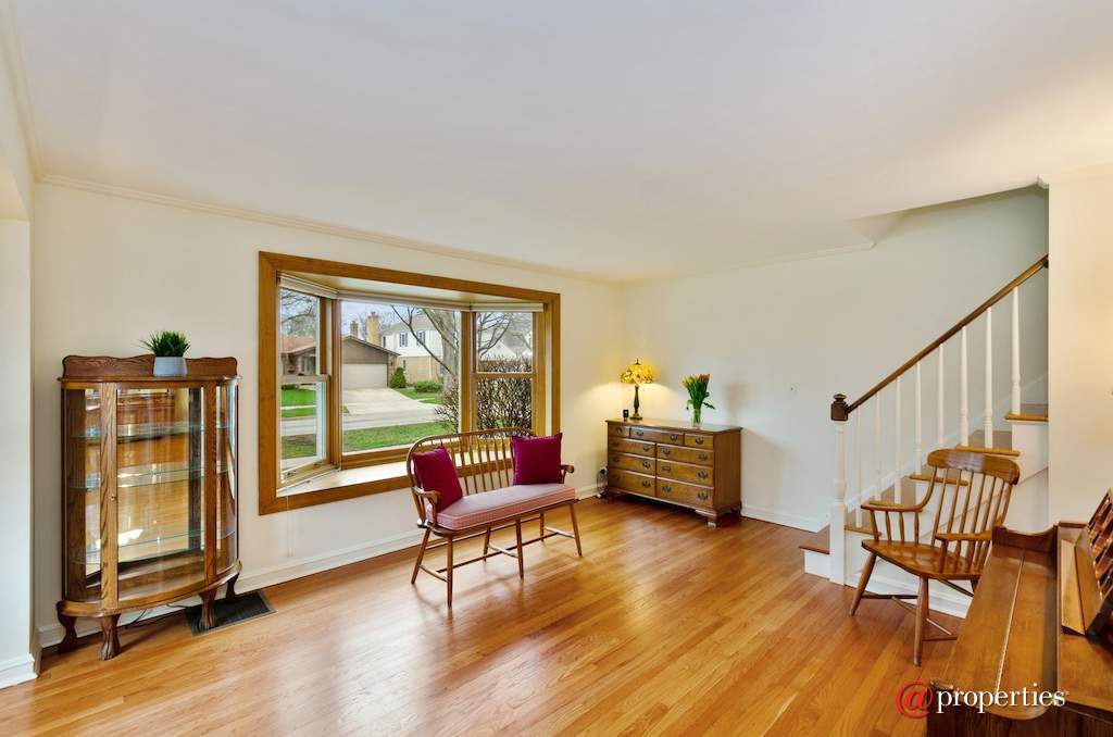 745 S Mitchell Avenue Arlington Heights, Illinois 60005 - Living Room