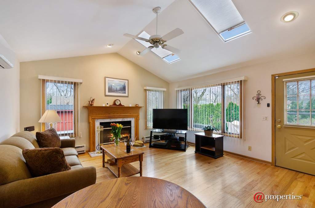 745 S Mitchell Avenue Arlington Heights, Illinois 60005 - Family Room