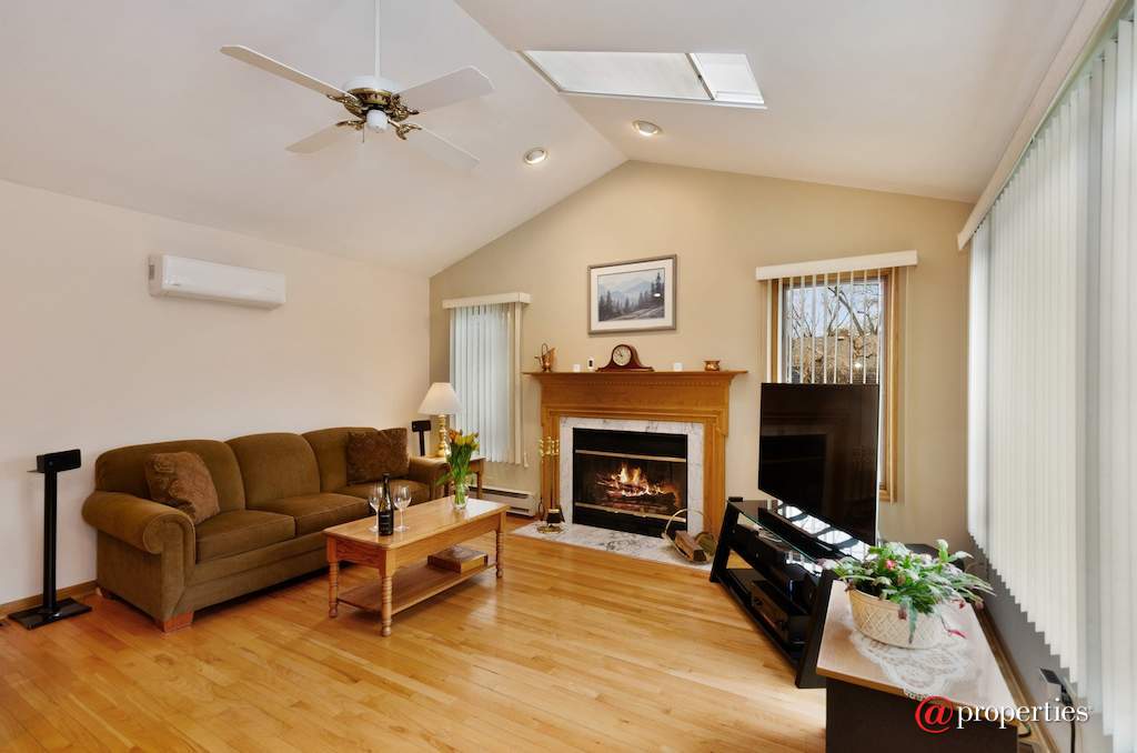 745 S Mitchell Avenue Arlington Heights, Illinois 60005 - Family Room
