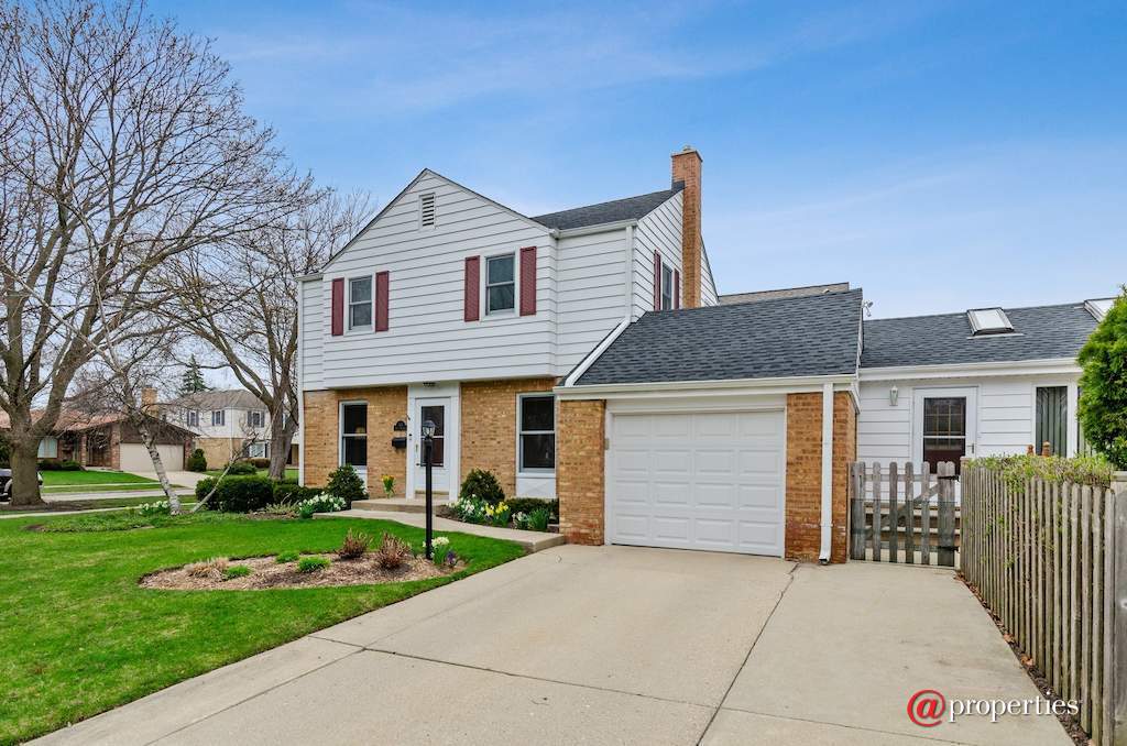 745 S Mitchell Avenue Arlington Heights, Illinois 60005 - Front View
