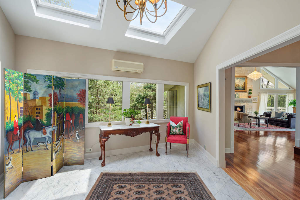 306 Ridge Road Barrington Hills, Illinois 60010 - Entry Foyer