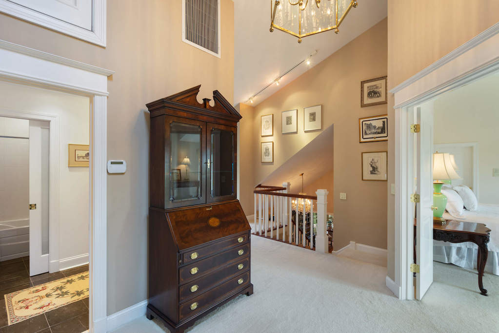 306 Ridge Road Barrington Hills, Illinois 60010 - Second Floor Hallway