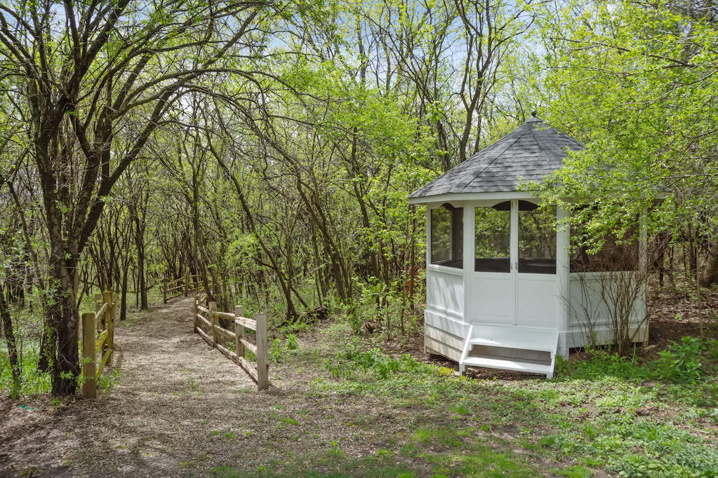 306 Ridge Road Barrington Hills, Illinois 60010 - Back Gazebo