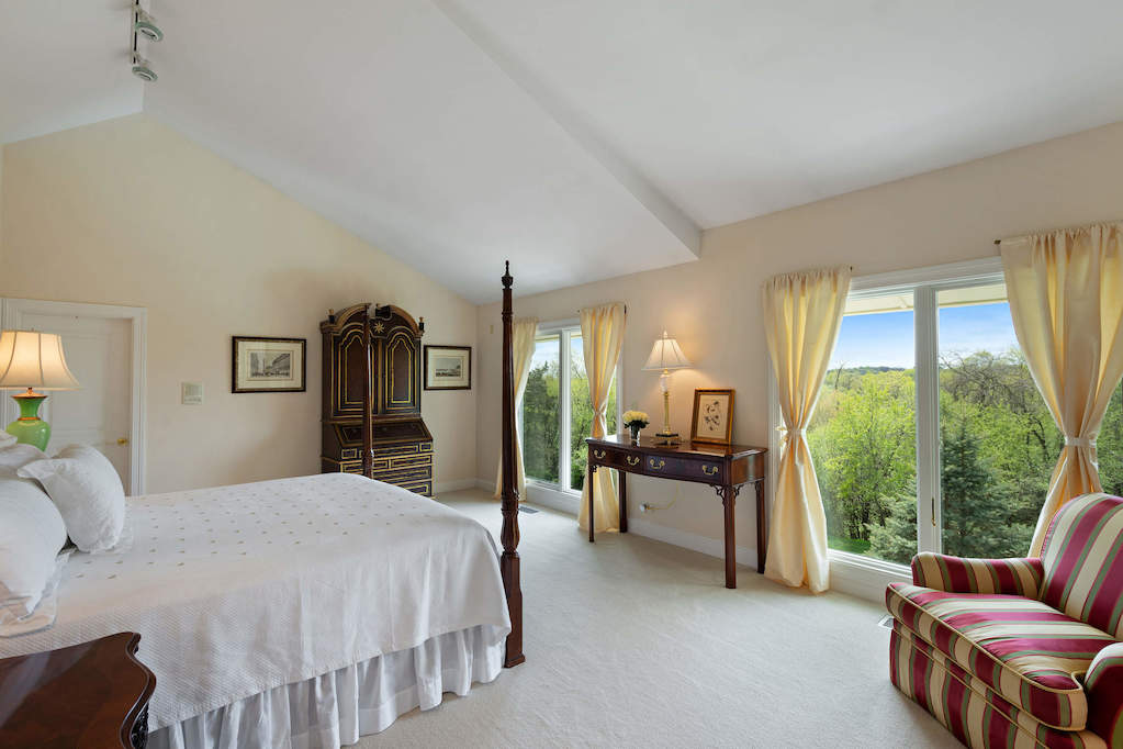 306 Ridge Road Barrington Hills, Illinois 60010 - Master Bedroom