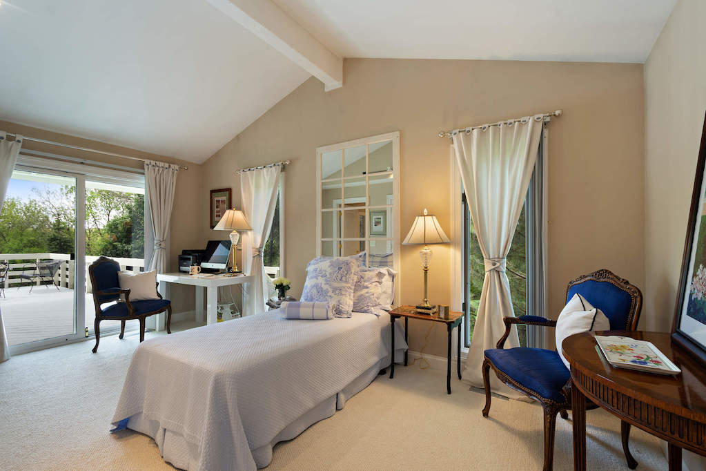 306 Ridge Road Barrington Hills, Illinois 60010 - Fourth Bedroom