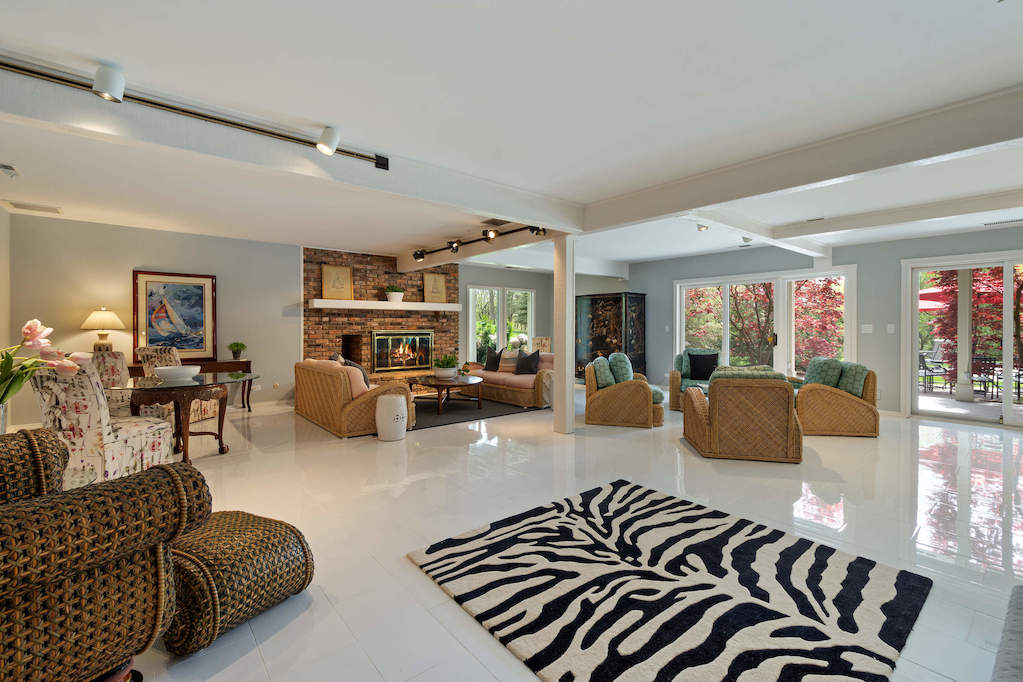 306 Ridge Road Barrington Hills, Illinois 60010 - Family Room