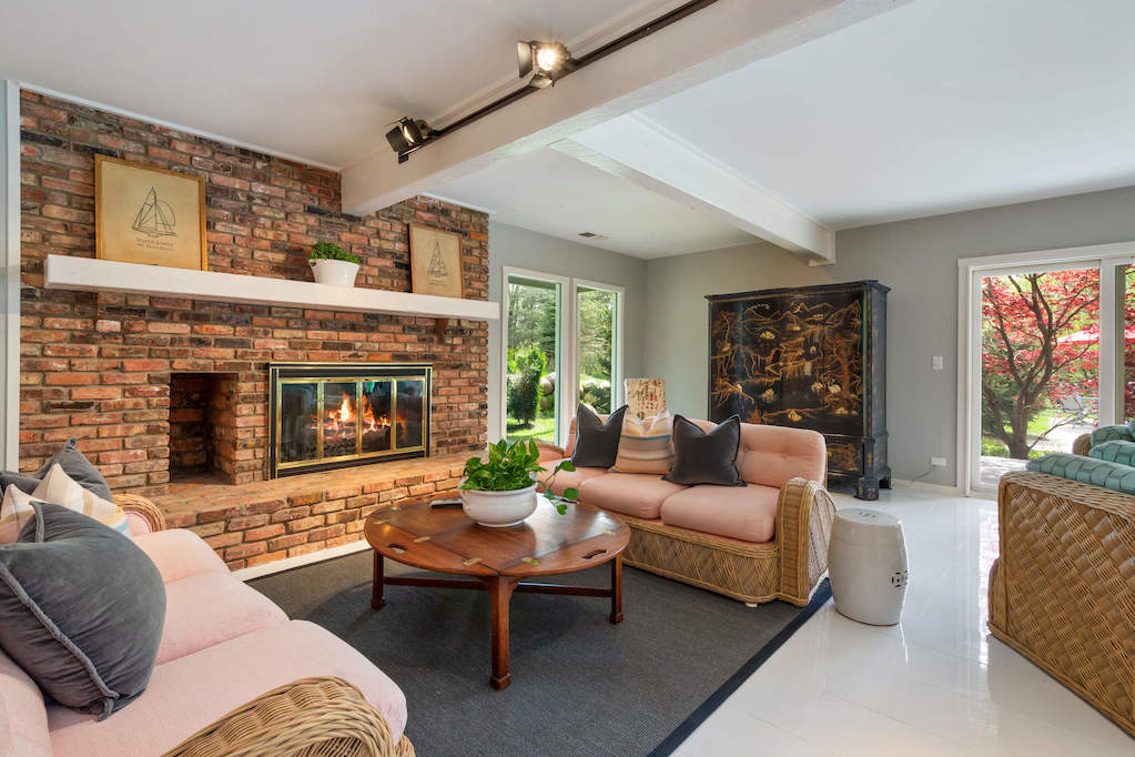 306 Ridge Road Barrington Hills, Illinois 60010 - Family Room