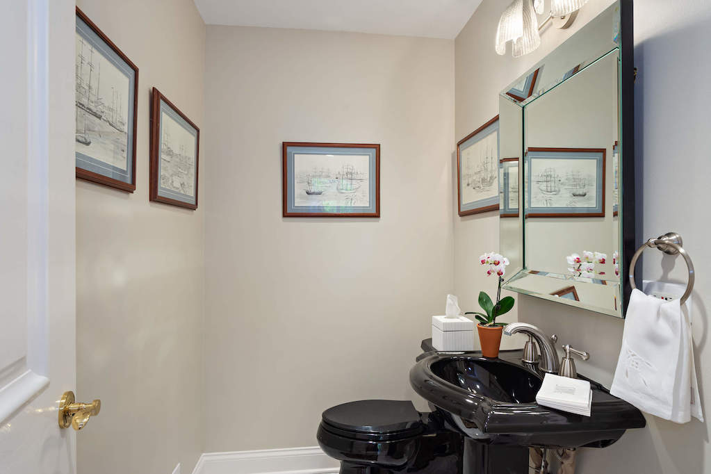 306 Ridge Road Barrington Hills, Illinois 60010 - Powder Room