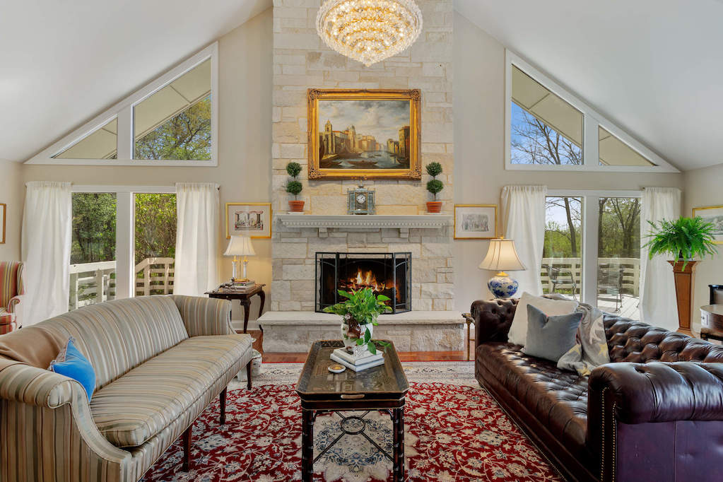 306 Ridge Road Barrington Hills, Illinois 60010 - Great Room