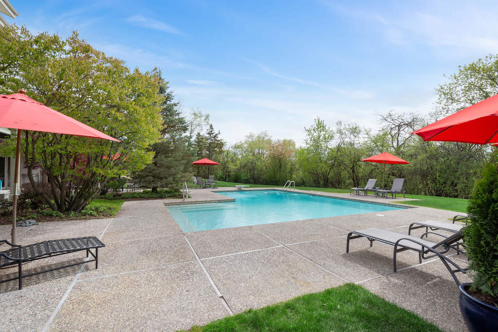 306 Ridge Road Barrington Hills, Illinois 60010 - Pool