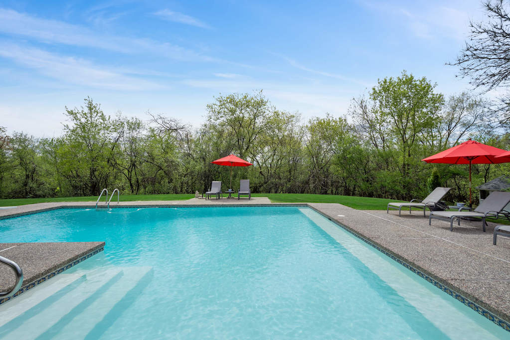306 Ridge Road Barrington Hills, Illinois 60010 - Pool