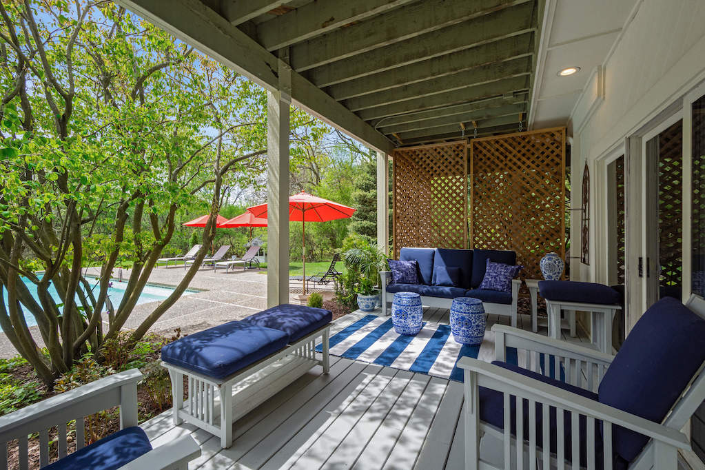 306 Ridge Road Barrington Hills, Illinois 60010 - Deck