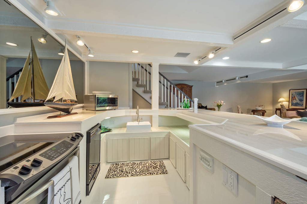 306 Ridge Road Barrington Hills, Illinois 60010 - Second Kitchen