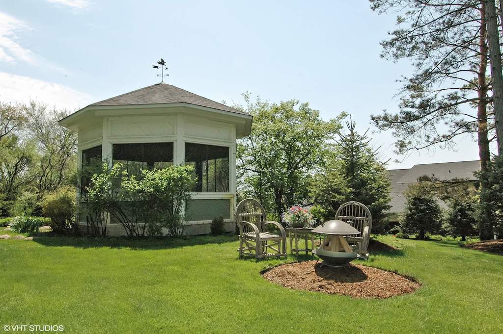 306 Ridge Road Barrington Hills, Illinois 60010 - Front Gazebo