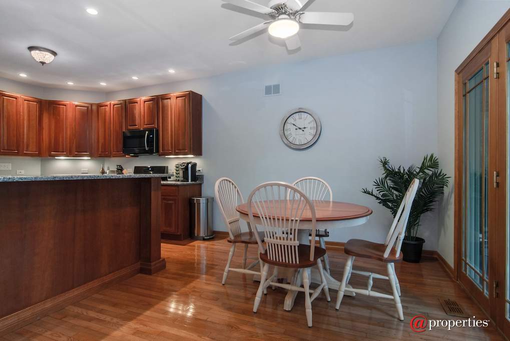 43W887 Old Midlothian Elburn, Illinois 60119 - Kitchen / Breakfast Room