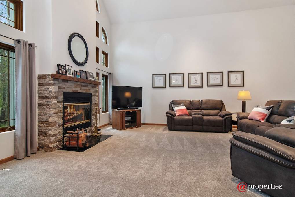 43W887 Old Midlothian Elburn, Illinois 60119 - Family Room
