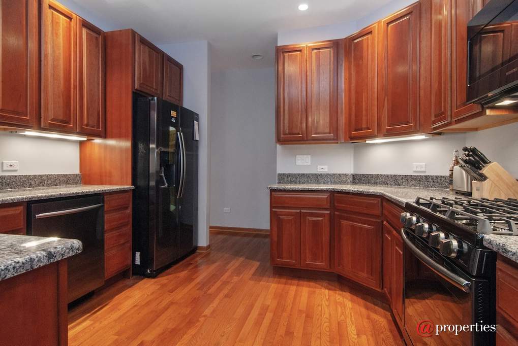 43W887 Old Midlothian Elburn, Illinois 60119 - Kitchen