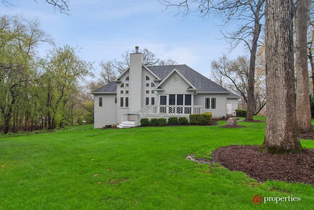 43W887 Old Midlothian Elburn, Illinois 60119 - Rear View
