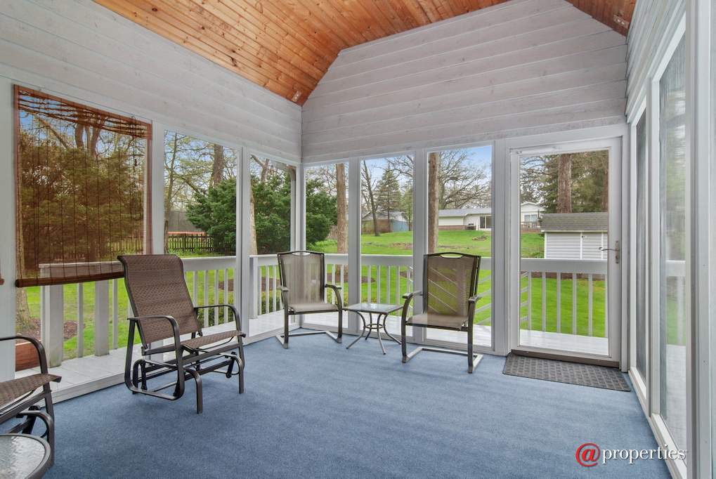 43W887 Old Midlothian Elburn, Illinois 60119 - Porch