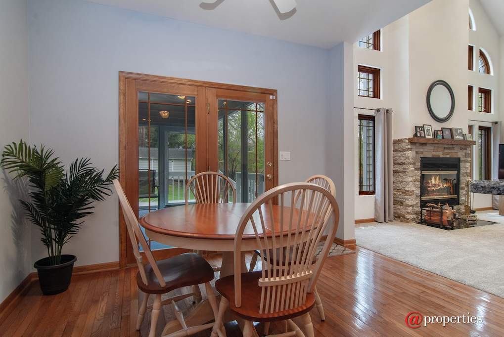 43W887 Old Midlothian Elburn, Illinois 60119 - Breakfast Nook