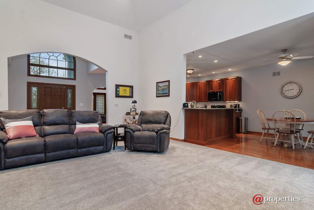43W887 Old Midlothian Elburn, Illinois 60119 - Living Room / Dining Room