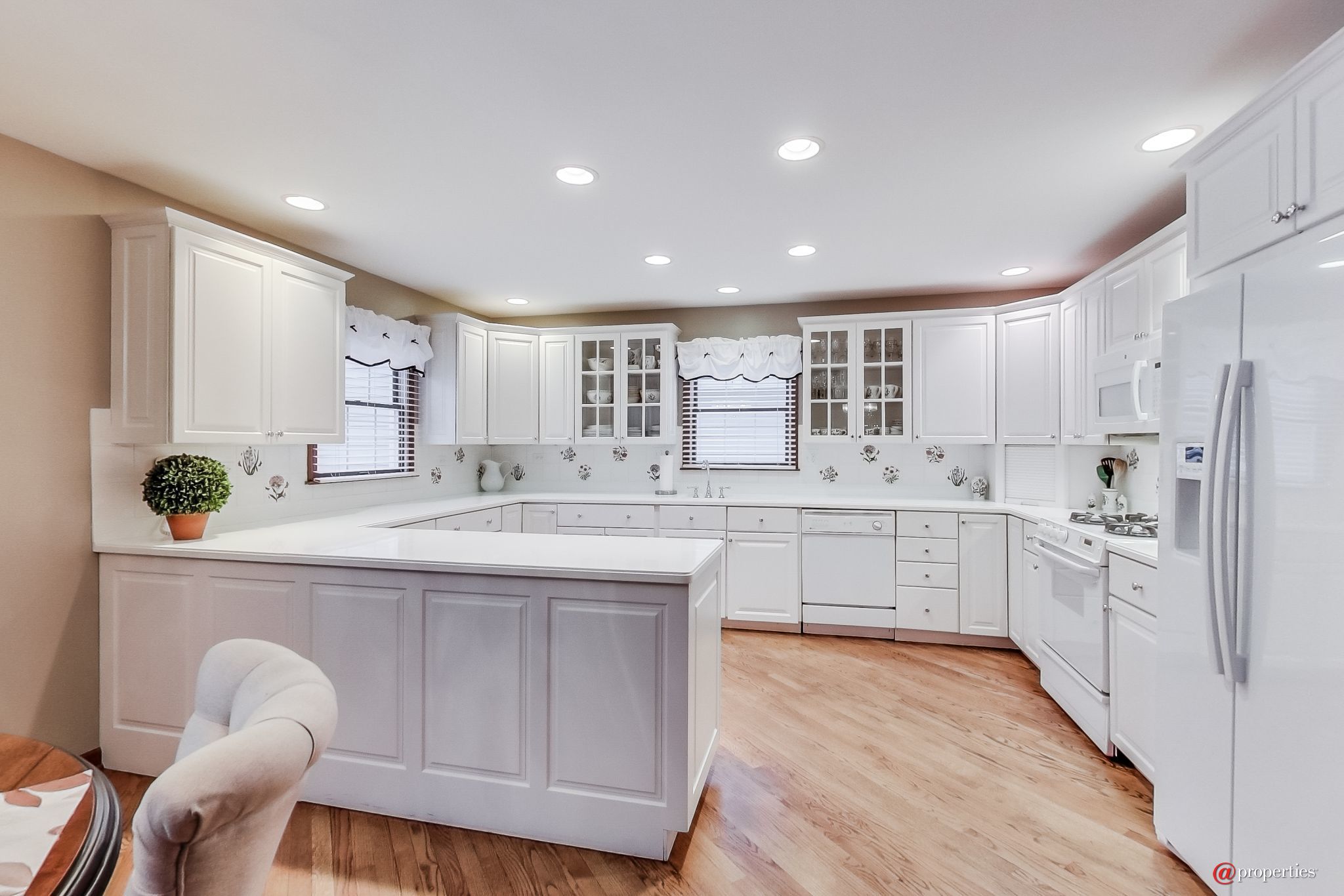538 Cedar Lane Lombard, Illinois 60148 - Kitchen