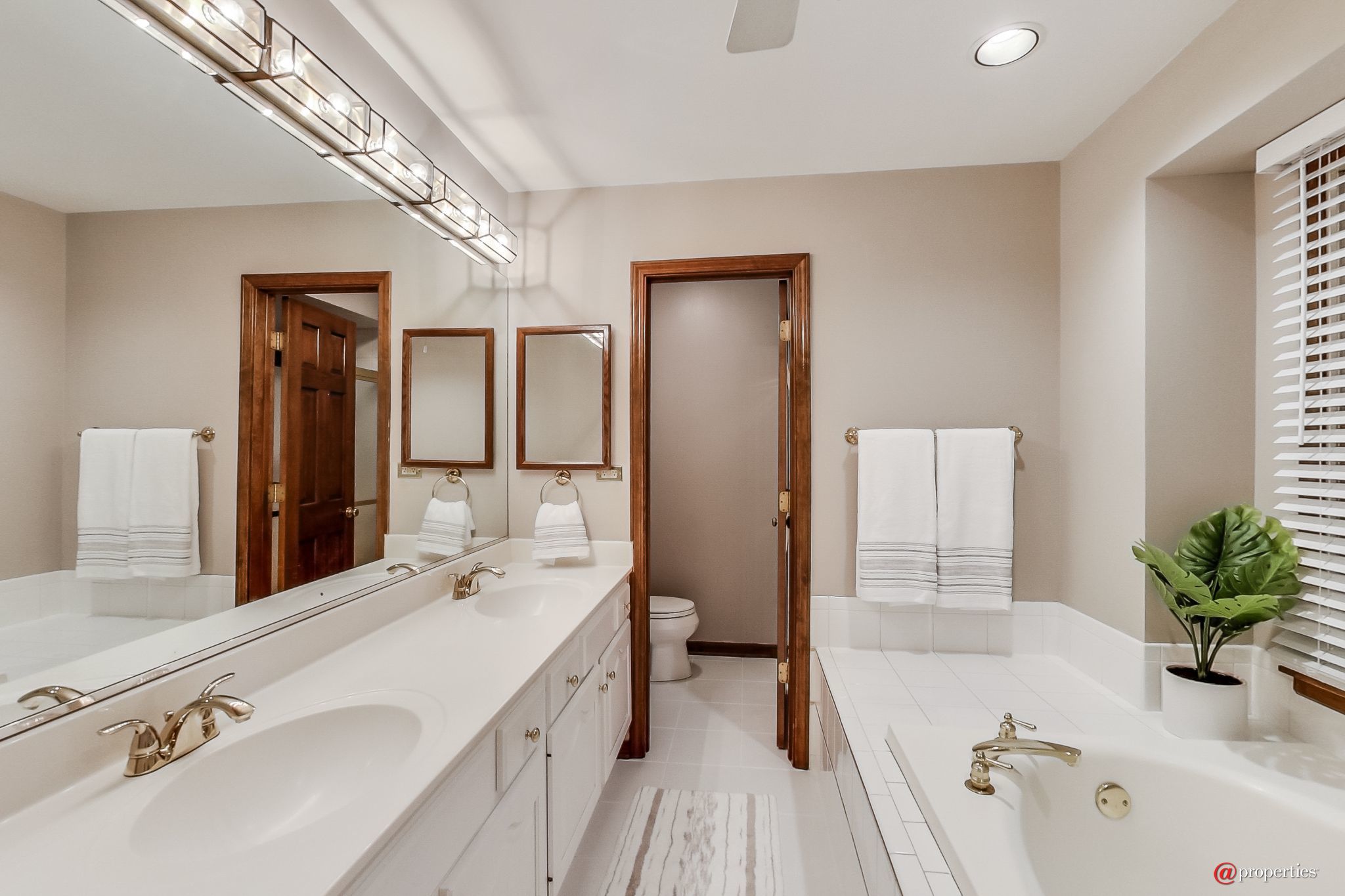 538 Cedar Lane Lombard, Illinois 60148 - Master Ensuite
