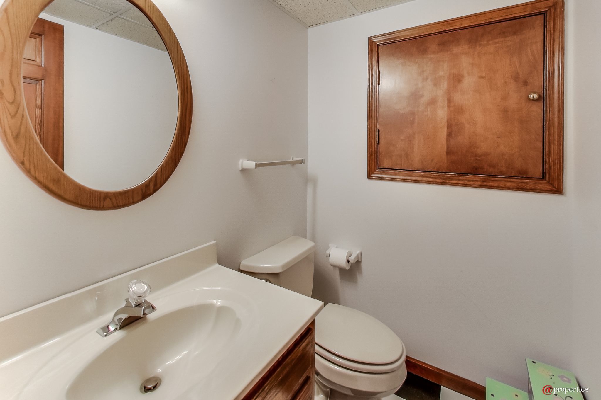 538 Cedar Lane Lombard, Illinois 60148 - Bathroom