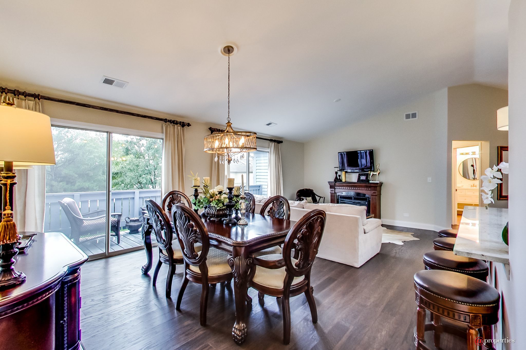 1451 Fairlane Drive #2 Schaumburg, Illinois 60193 - Dining